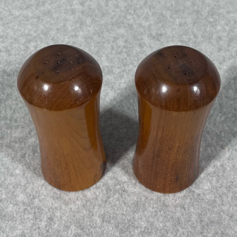 Vintage‎ Salt & Pepper Shakers Mid Century MCM Baker Solid Wood Collectible